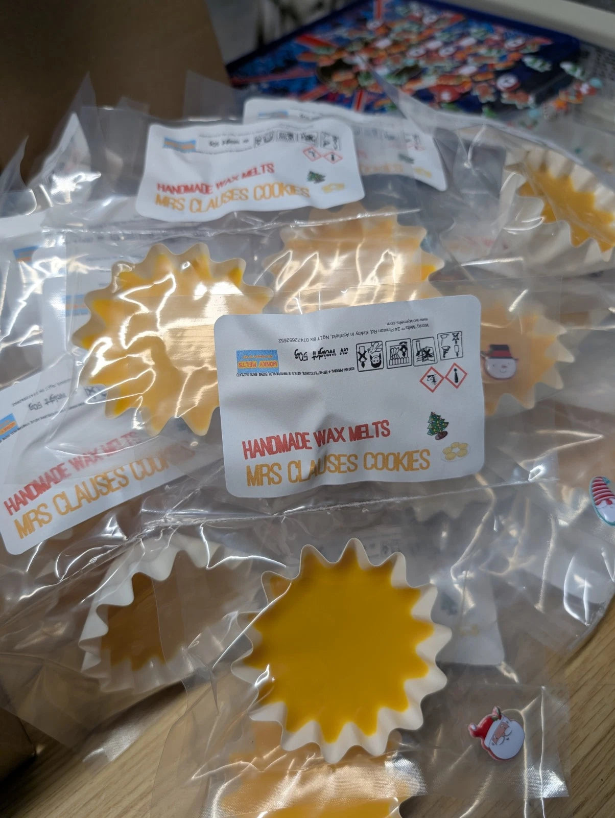 Wax melts scoop-able natural wax melts in a waxed cup in gift box xmas scents added